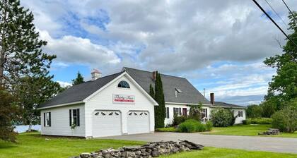 Modern Lakeside Home