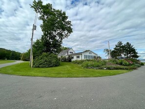 Property grounds - Modern Lakeside Home (Glenburn)