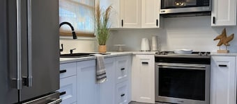 Cozy Cabin for 2  Sparrow Lake Muskoka Beach House