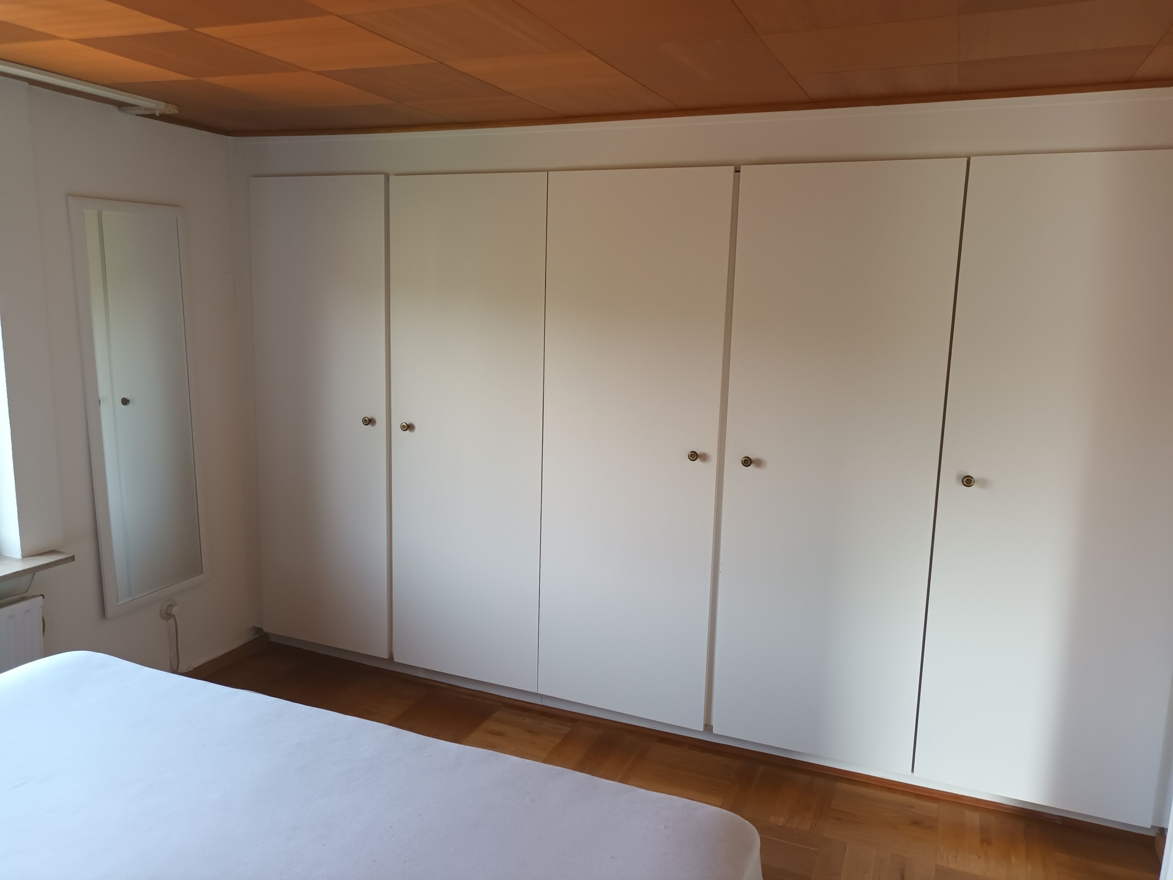 2 chambres, coffres-forts dans les chambres, bureau