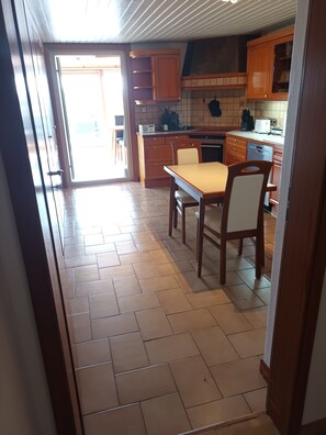 Dining - 3 rooms 1st floor 100sqm conservatory roof terrace super bathroom (Tangstedt)