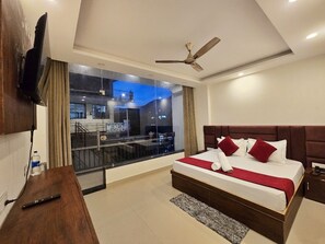 Deluxe Room, Balcony, Mountain View