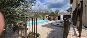 Family home with jacuzzi, swimming pool and gym