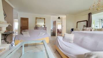 4 chambres, lit parapluie, Wi-Fi, draps fournis