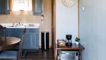 Family Cabin, 2 Bedrooms, Kitchen | 2 bedrooms, laptop workspace, iron/ironing board, free WiFi