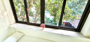 Comfort Double Room, Balcony, Garden View | Laptop workspace, soundproofing, iron/ironing board, free WiFi - Lee Homestay (Hanoi)