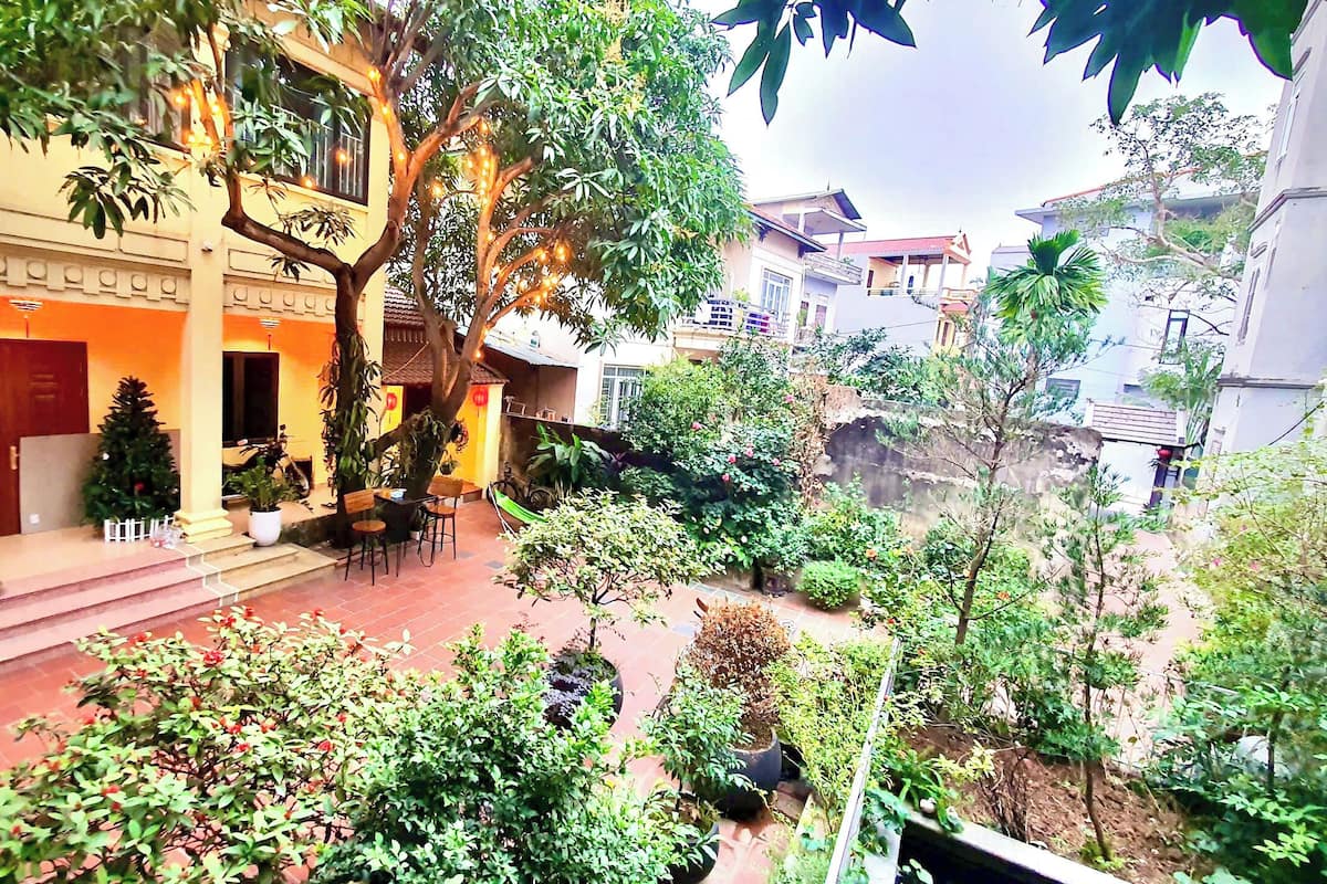 Standard Double Room, 1 King Bed, Garden View | Laptop workspace, soundproofing, iron/ironing board, free WiFi