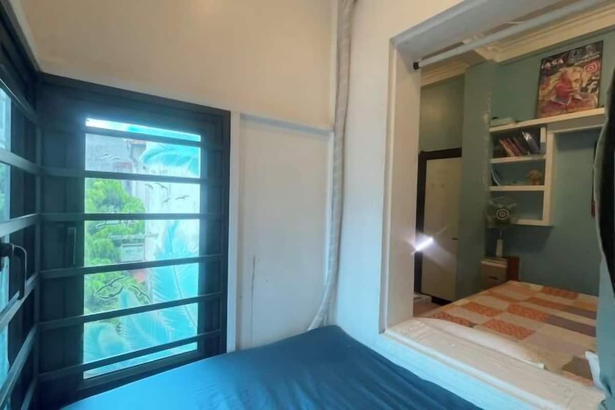 Laptop workspace, soundproofing, iron/ironing board, free WiFi