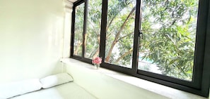 Comfort-Doppelzimmer, Balkon, Gartenblick | Laptopgeeigneter Arbeitsplatz, schallisolierte Zimmer