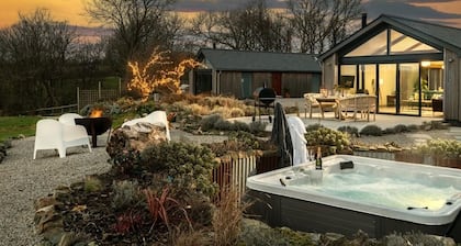 Swallows Rest – Laid-Back Luxury for 6, Tucked Away in 12 Acres of Cornish Calm