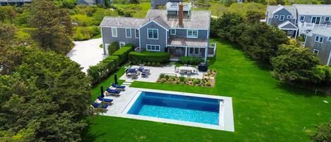 Piscina all'aperto, una piscina riscaldata