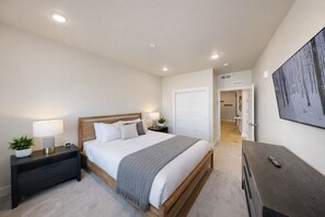 3 bedrooms, desk, iron/ironing board, free WiFi