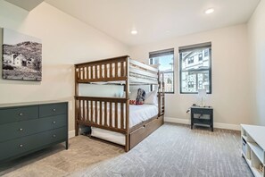 3 bedrooms, desk, iron/ironing board, free WiFi - Flying Moose Luxury! Year-Round Fun at Deer Valley East and Jordanelle! (Heber City)