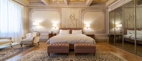 Deluxe-Doppel- oder -Zweibettzimmer | Hochwertige Bettwaren, Daunenbettdecken, Minibar, Zimmersafe