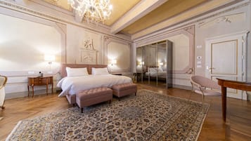 Deluxe-Doppel- oder -Zweibettzimmer | Hochwertige Bettwaren, Daunenbettdecken, Minibar, Zimmersafe