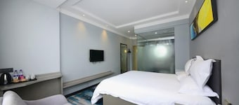 Home Inn Cloud Four Seasons Hotel (Taiyuan Liuxiang Bell Tower Street Scenic Area Branch)