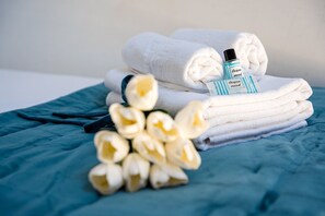 Dusj, hårføner og håndklær