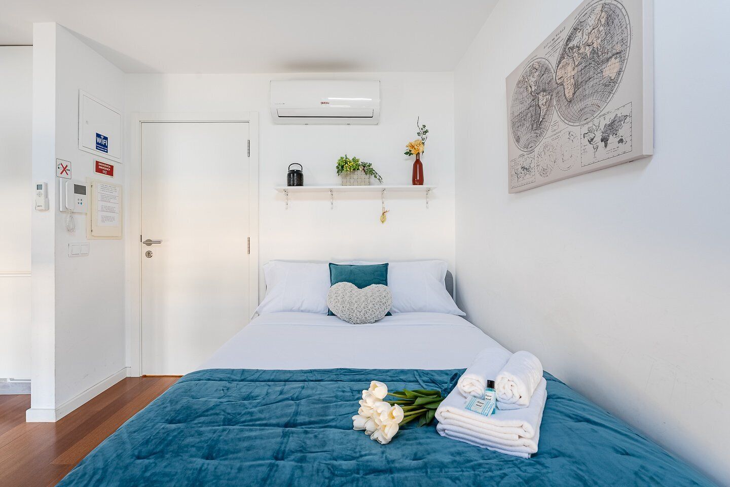 Bügeleisen/Bügelbrett, Internetzugang, Bettwäsche