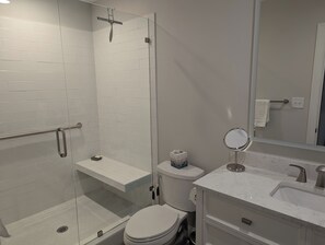 Bruser, håndklæder, Sæbe, Toiletpapir