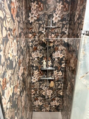 Dusche, Haartrockner, Bidet, Handtücher