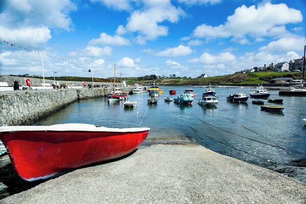 Marina - Cornel Clud (Cemaes Bay)