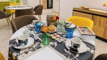 Free daily buffet breakfast