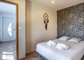 1 bedroom, iron/ironing board, bed sheets