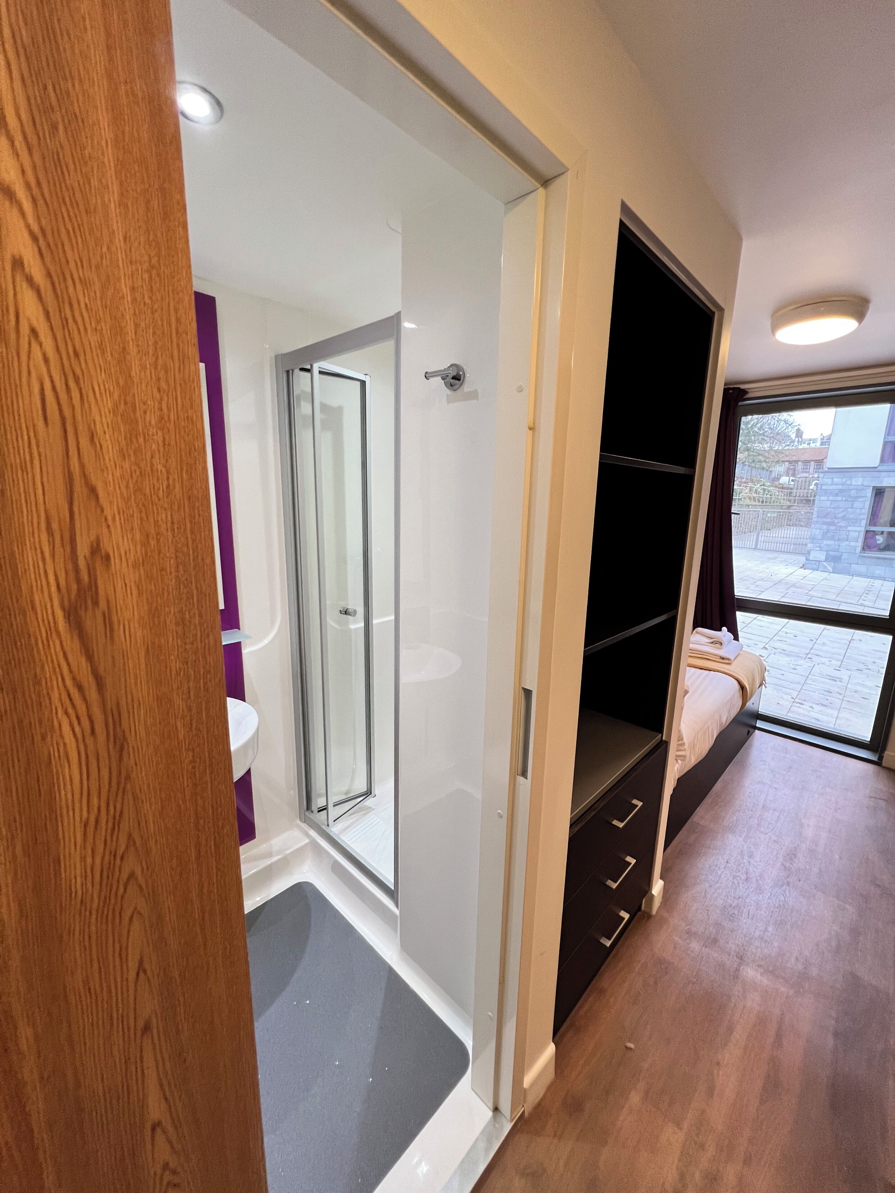 1 bedroom, desk, iron/ironing board, WiFi