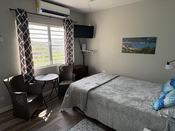 1 habitación, tabla de planchar con plancha, wifi gratis y ropa de cama 