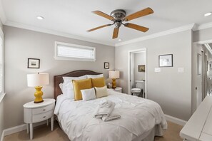 3 bedrooms, iron/ironing board, free WiFi, bed sheets