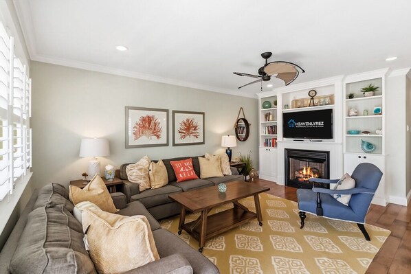 Smart TV, fireplace, books, stereo