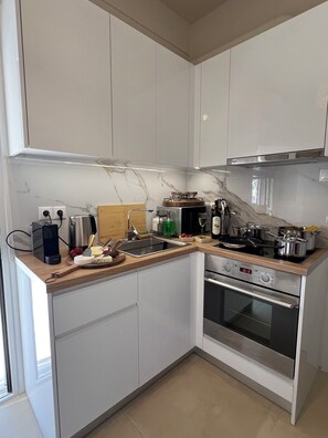 Microondas, horno y parrilla de estufa