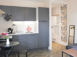 Fridge, microwave, oven, coffee/tea maker