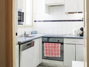 Refrigerador, microondas, horno y lavavajillas 