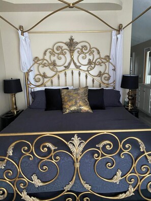 4 bedrooms, WiFi, bed sheets