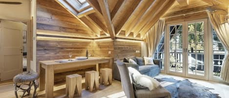 Smart TV, fireplace