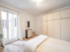 2 bedrooms, iron/ironing board - Apartment in Knokke-heist Near the Beach (Knokke-Heist)