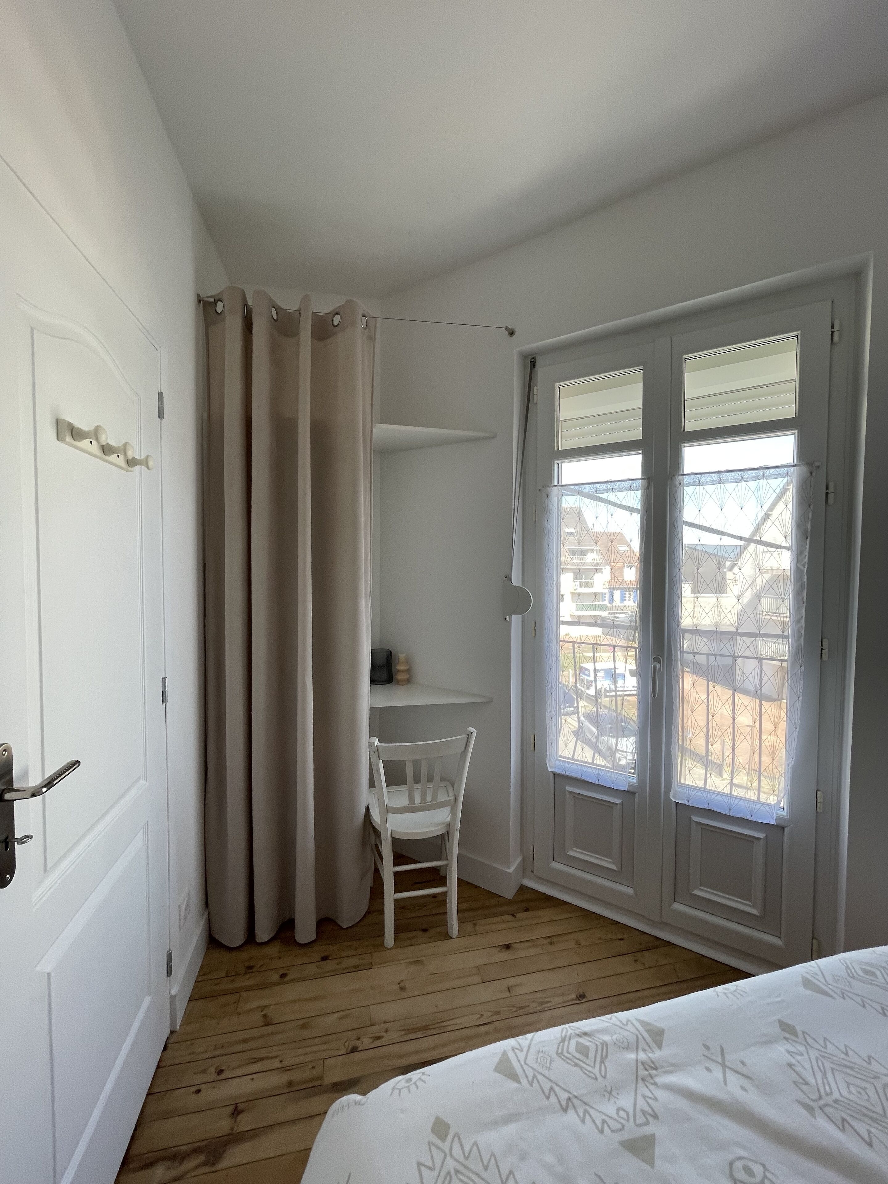 2 slaapkamers, een strijkplank/strijkijzer, wifi, beddengoed