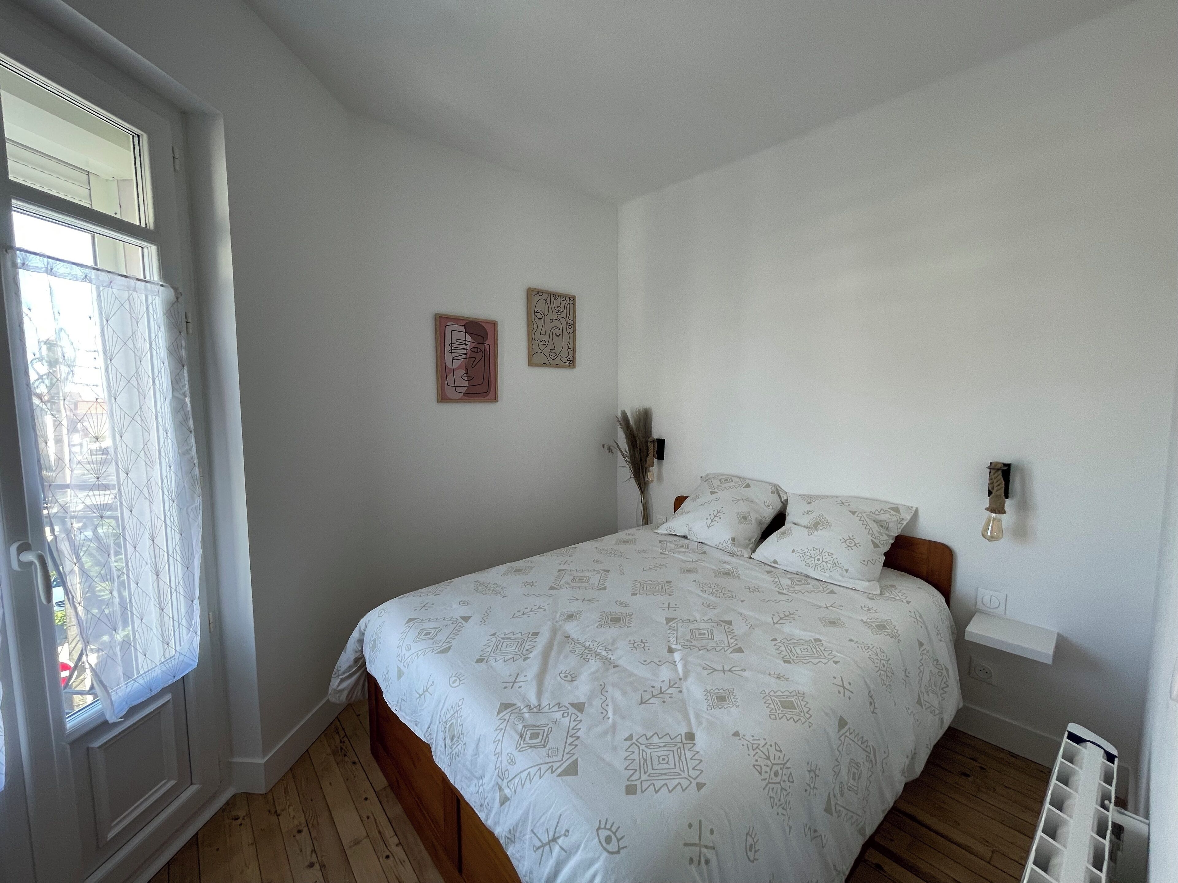 2 chambres, fer et planche à repasser, Wi-Fi, draps fournis