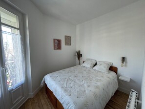 2 quartos, ferros/tábuas de passar roupa, Wi-Fi, roupa de cama
