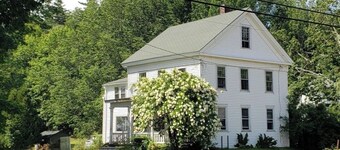 Views! Lake front 3-bedroom house with WiFi in charming Bath