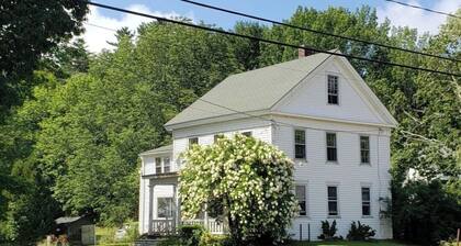 Views! Lake front 3-bedroom house with WiFi in charming Bath