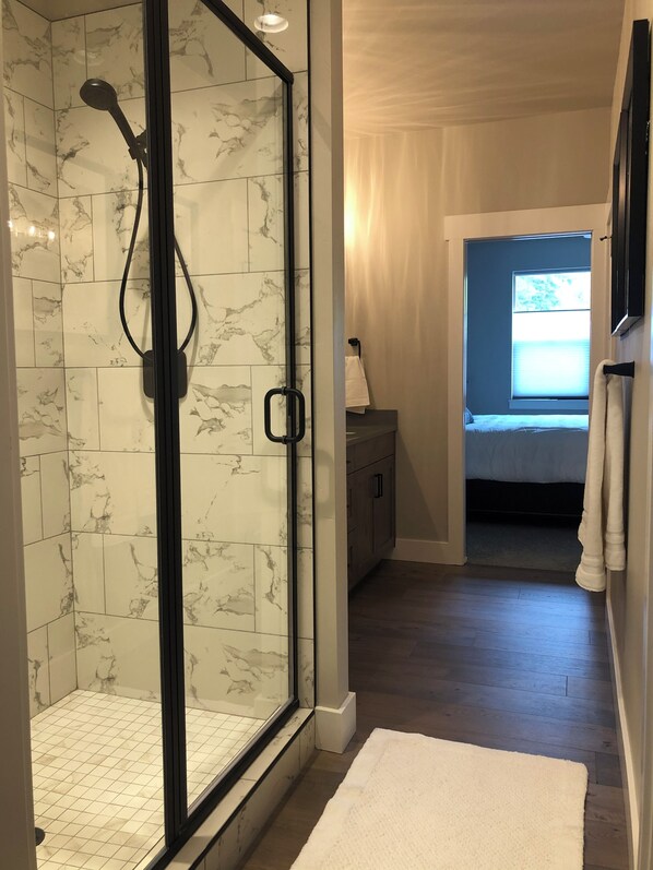 4 Schlafzimmer, Reisekinderbett, WLAN, Bettwäsche