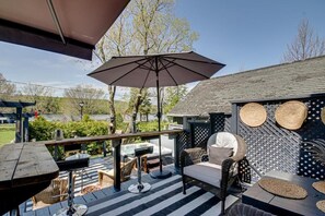 Terrace/patio - Gite Le Petit Manoir (Grandes-Piles)