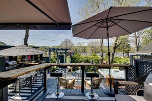 Terrace/patio - Gite Le Petit Manoir (Grandes-Piles)