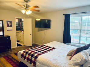 3 habitaciones, tabla de planchar con plancha y cuna de viaje 