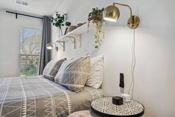 2 bedrooms, iron/ironing board, free WiFi, bed sheets