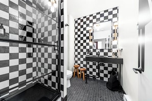 City Single Room | Bathroom | Hair dryer, towels, soap, shampoo - Symons Block Hotel (Spokane)