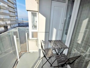 Apartment | Balcony - Apartment in Knokke Near Albertstrand Beach (Knokke-Heist)