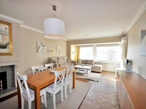 Apartment | Dining - Apartment in Knokke Near Albertstrand Beach (Knokke-Heist)